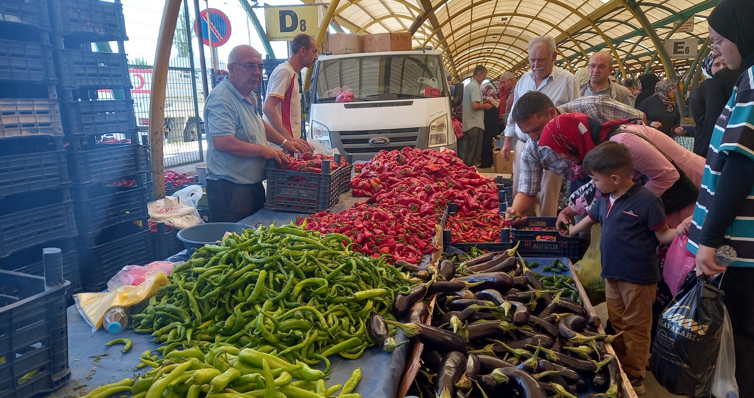 Gediz Pazarı: Gelenek, Bereket ve Ortak Hafızanın Canlı Mekânı