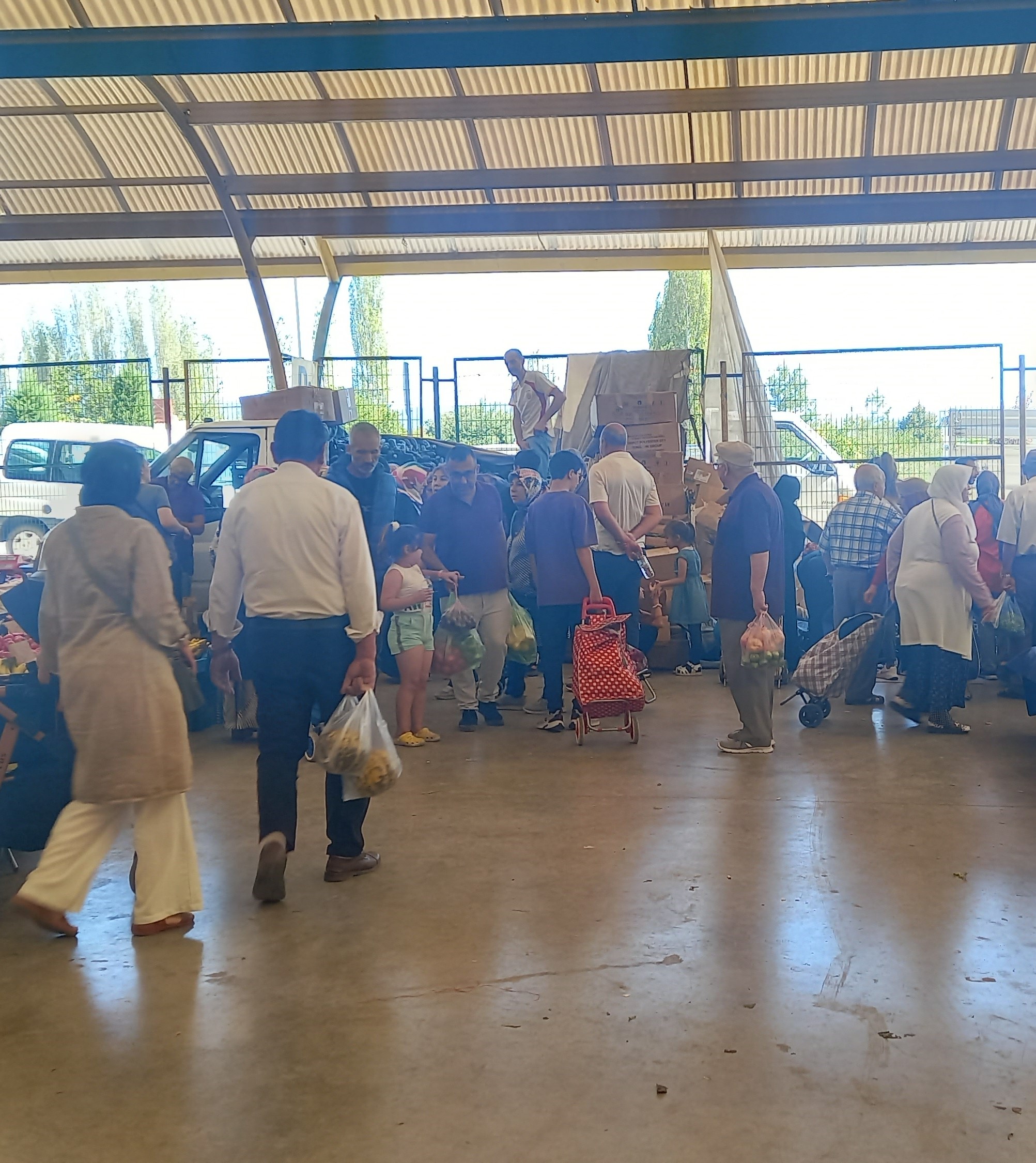 Gediz’de ve Türkiye Genelinde Borç Batağı Derinleşiyor: Faizler, Kredi Kartları ve Lüks Tüketim Kısacında Bir Toplum