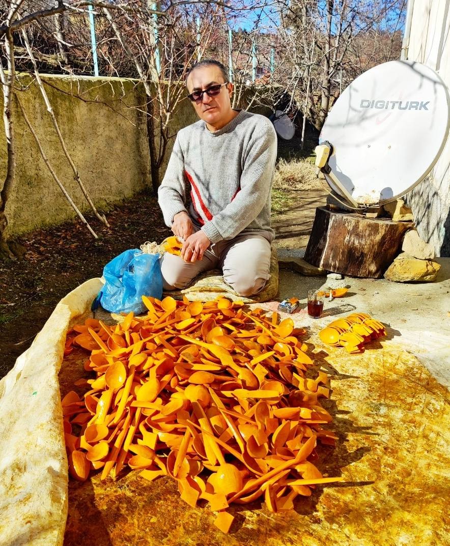 Gediz’in Kaşıkçı Köyü’nde Yeni Ufuk: Geleneksel Tahta Kaşık Sanatı Ahşap Oyuncak Endüstrisine Dönüşebilir mi?