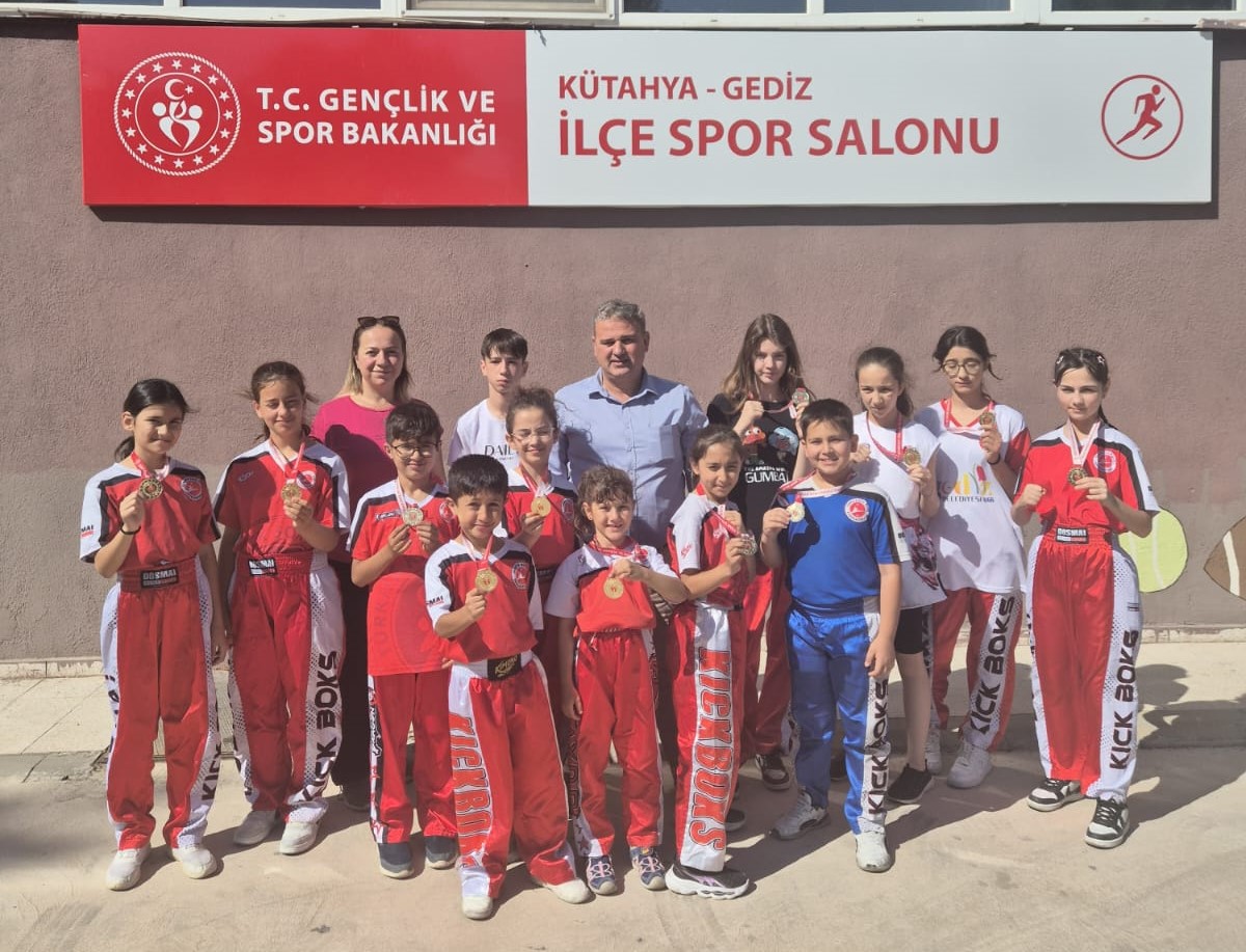 Gedizli Kick Boksçulardan İzmir Türkiye Şampiyonası Öncesi Büyük Başarı: 14 Sporcu Birinci Oldu!