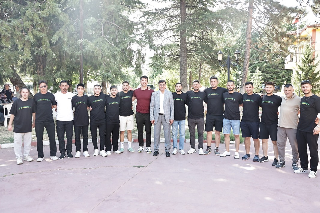 Kütahya Belediye Başkanı Eyüp Kahveci, Akçaalan’da Birlik ve Beraberlik Sofrasına Katıldı