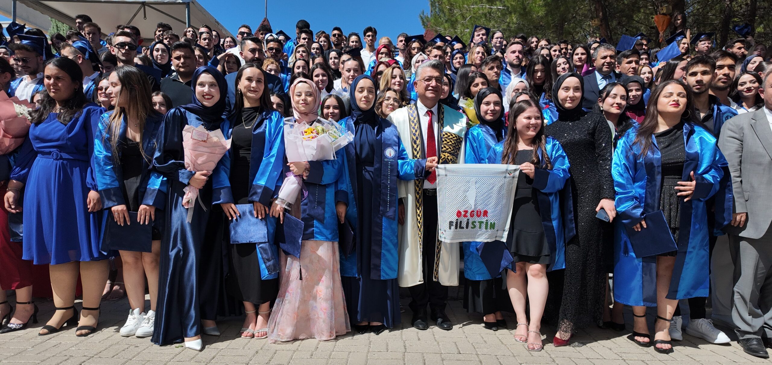GEDİZ MESLEK YÜKSEKOKULUNDA MEZUNİYET COŞKUSU