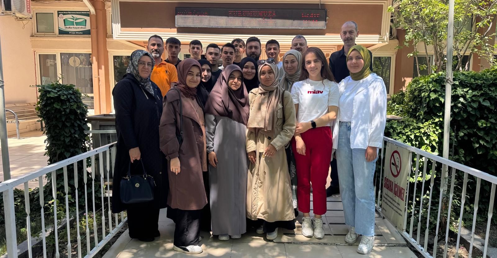 Gediz’de Yaz Boyunca 800’den Fazla Öğrenciye Ulaşacak Kapsamlı Yaz Kursları Başladı!