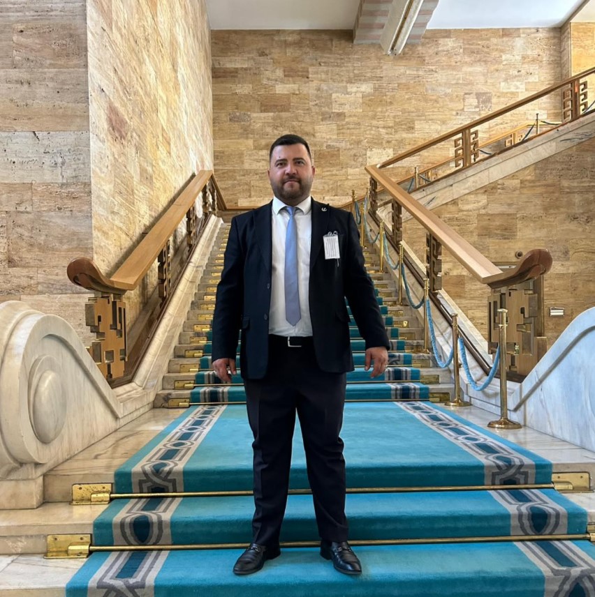 Gediz YRP’den TBMM’deki Kahkahalara Sert Tepki: “Milletin Vicdanında Derin Yara Açtı!”