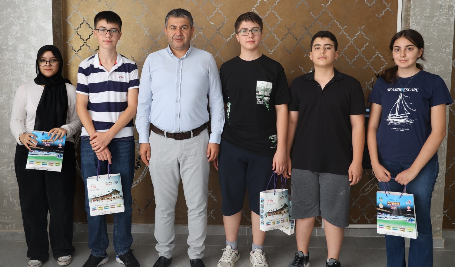 Gediz’de LGS Başarısı Törenle Kutlandı: Başkan Akel Öğrencileri Ödüllendirdi!