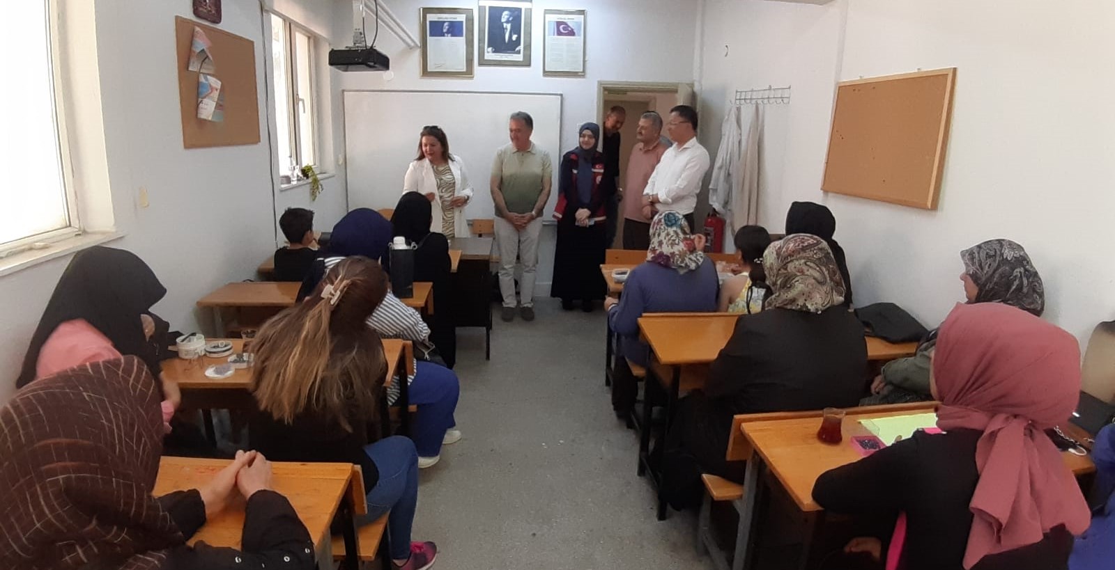 Gediz Halk Eğitimi Merkezi’nden Anlamlı Etkinlik: “Köklerimizle Bağımız, Merhametimiz, Bereketimiz” Temasıyla Nesiller Buluştu