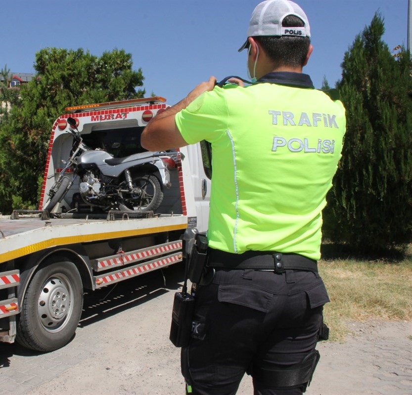 Gediz’de Motosiklet Denetimleri Hız Kesmiyor: Huzur ve Güvenlik İçin Sıkı Takip!