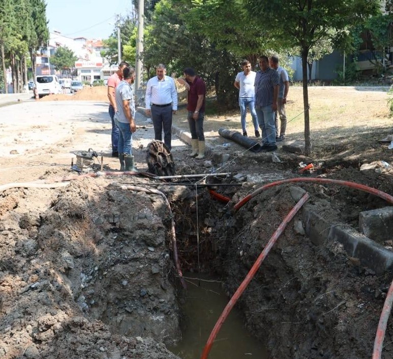 Gediz’de Her Köşe Şantiyeye Döndü: Altyapı Çalışmaları Hızla İlerliyor