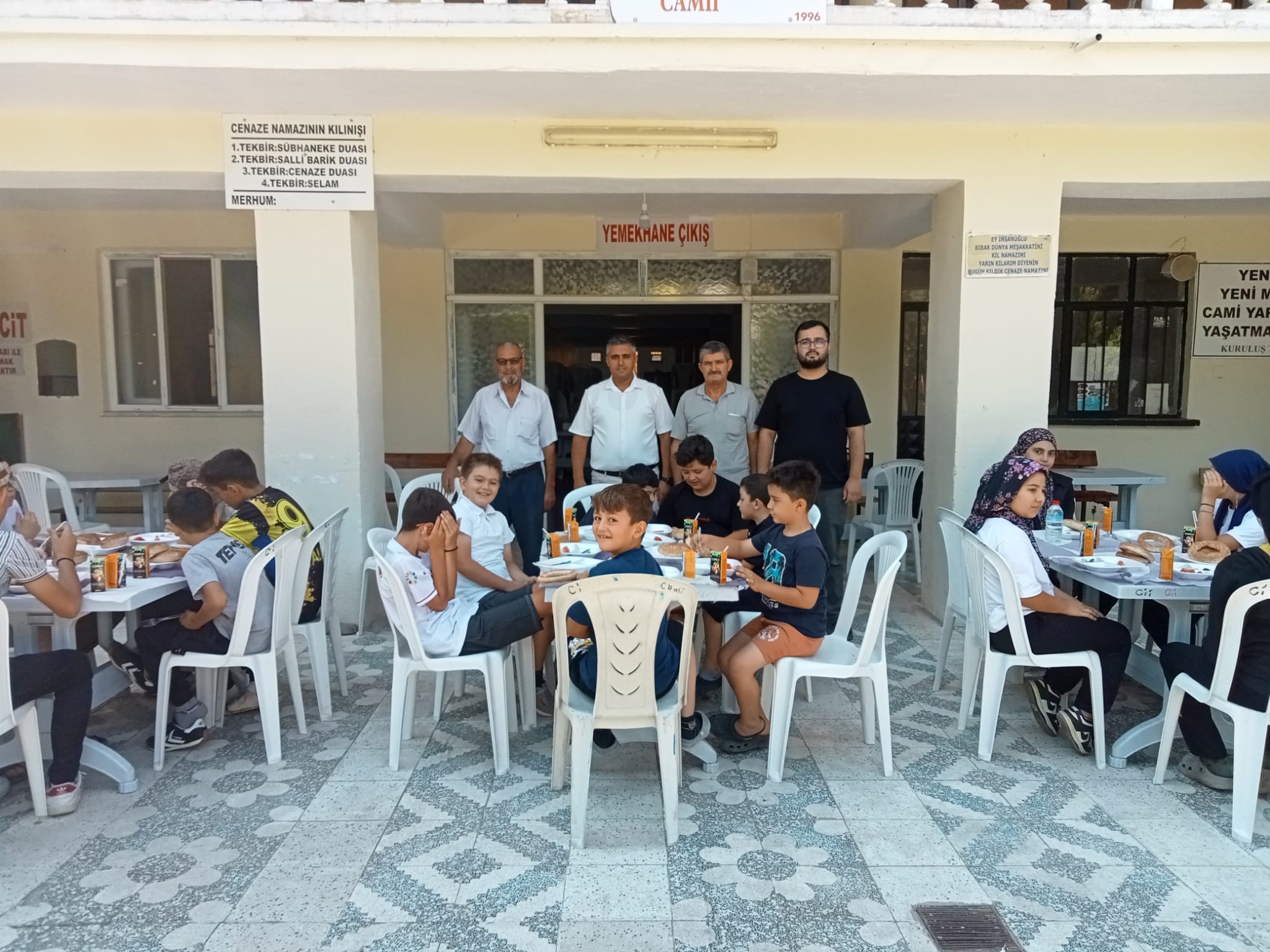 Yenikent Belediye Başkanı Öztürk’ten Yaz Kur’an Kursu Öğrencilerine Kahvaltı Jestİ!