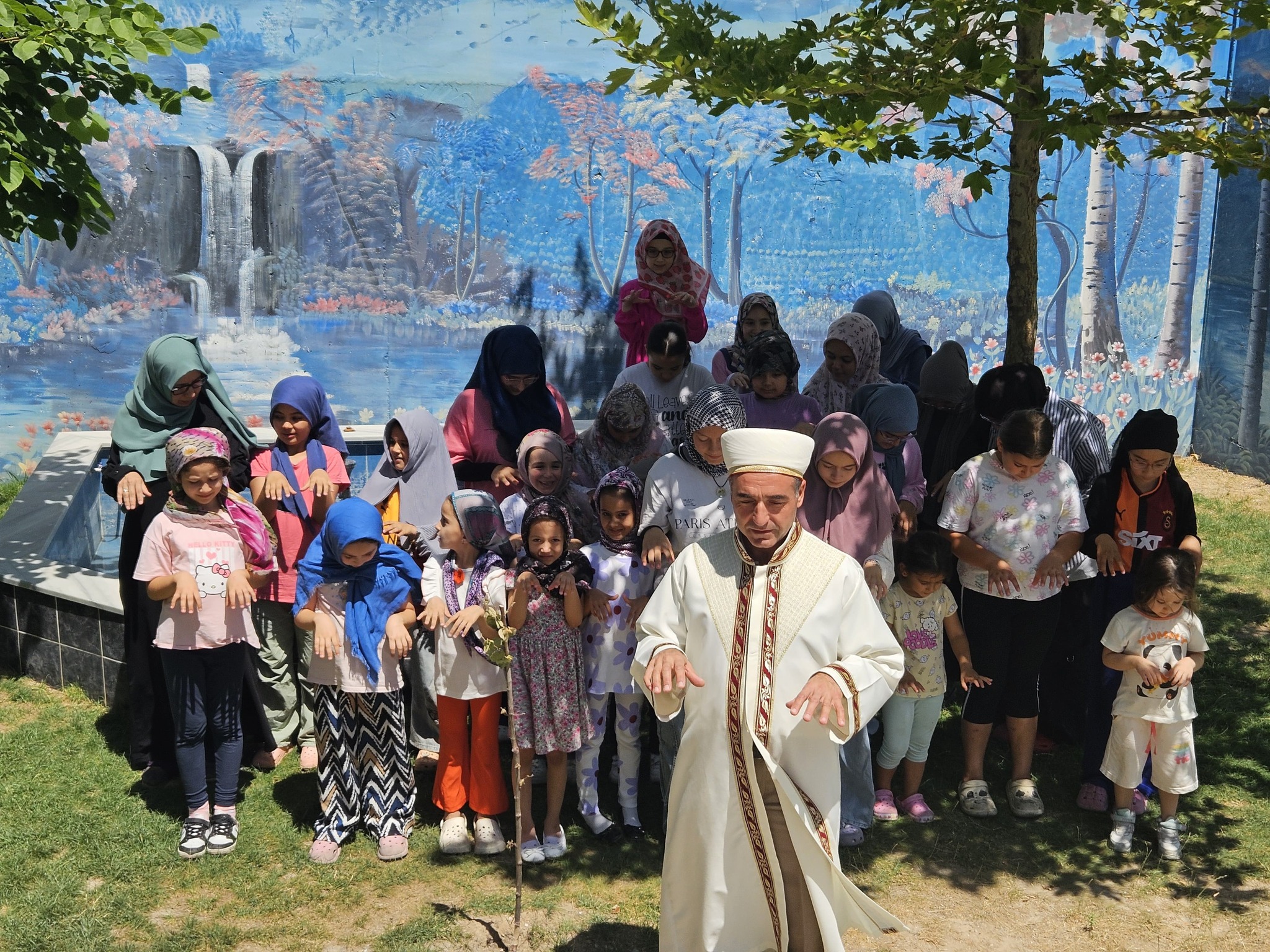 Gediz’de Kuraklık Nedeniyle Yağmur Duaları Artıyor: Yaz Kur’an Kursu Öğrencileri de Dua Etti