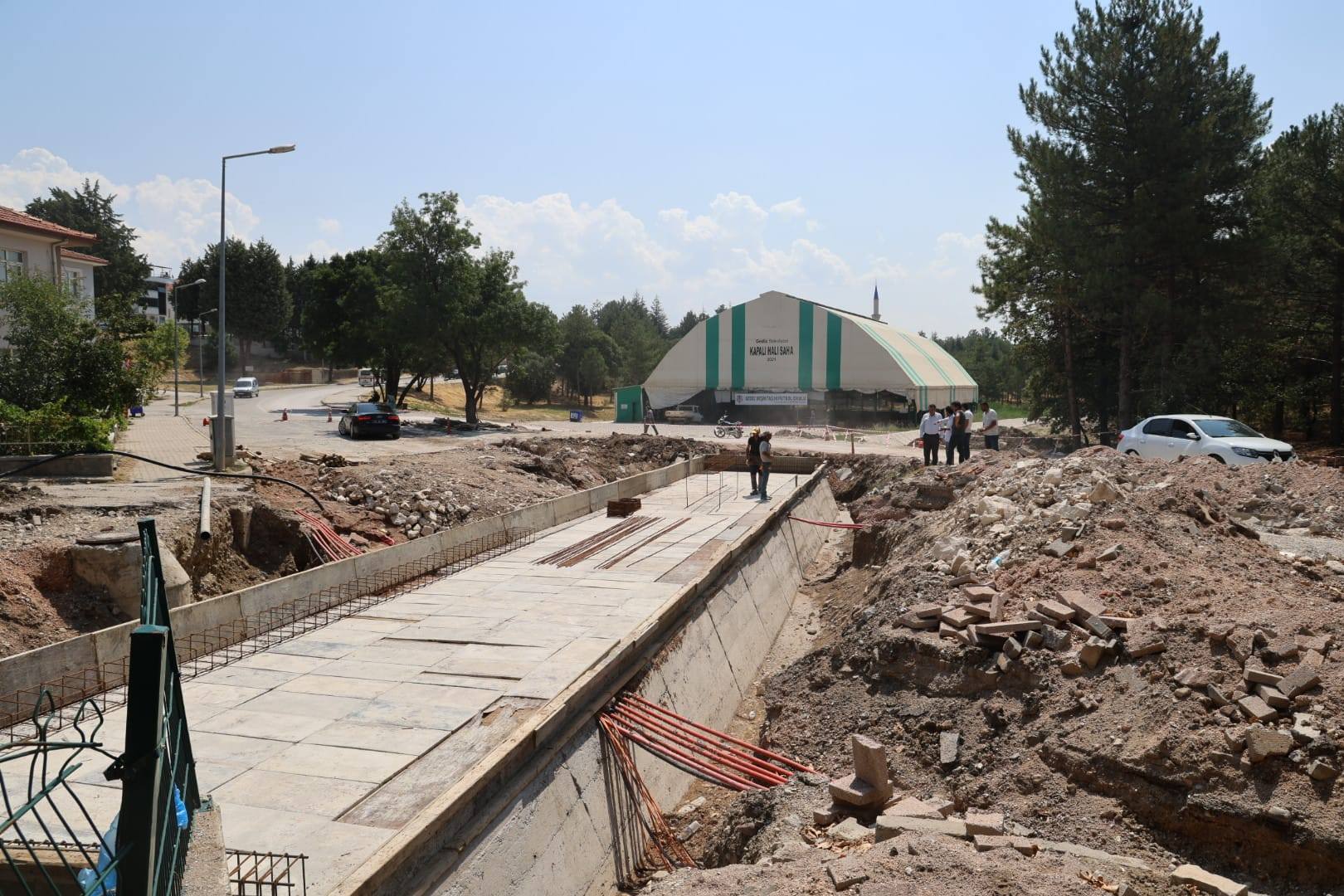 Gediz’de Bardakçı Deresi Köprüsü İnşaatı Sürüyor: Ulaşım ve Altyapı Güvenliği Artıyor