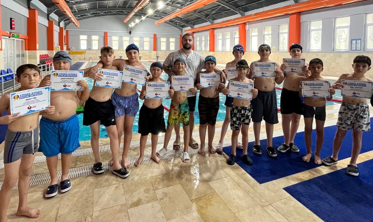 Gediz Yarı Olimpik Yüzme Havuzu Sıcaklarda Serinlemenin Adresi Oldu!