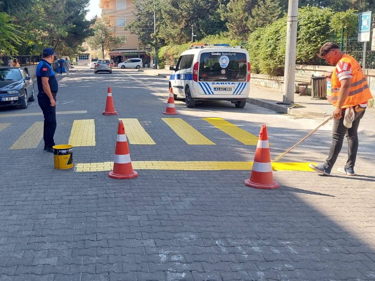 Gediz Belediyesi’nden Okul Öncesi Yaya Geçidi Düzenlemesi