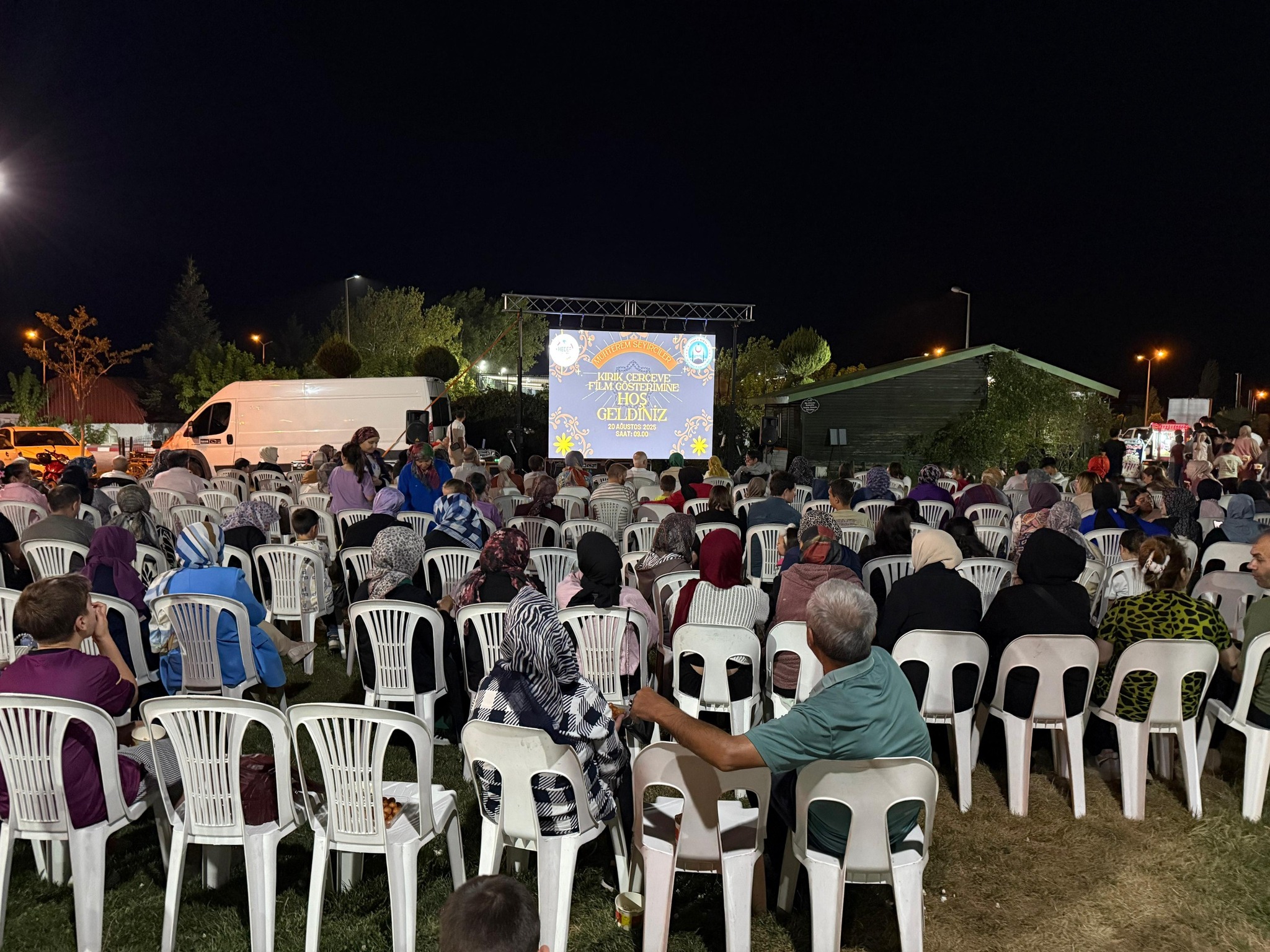 Gediz’de Açık Hava Sineması Keyfi Başladı: “Kırık Çerçeve” Filmi İzleyiciyle Buluştu