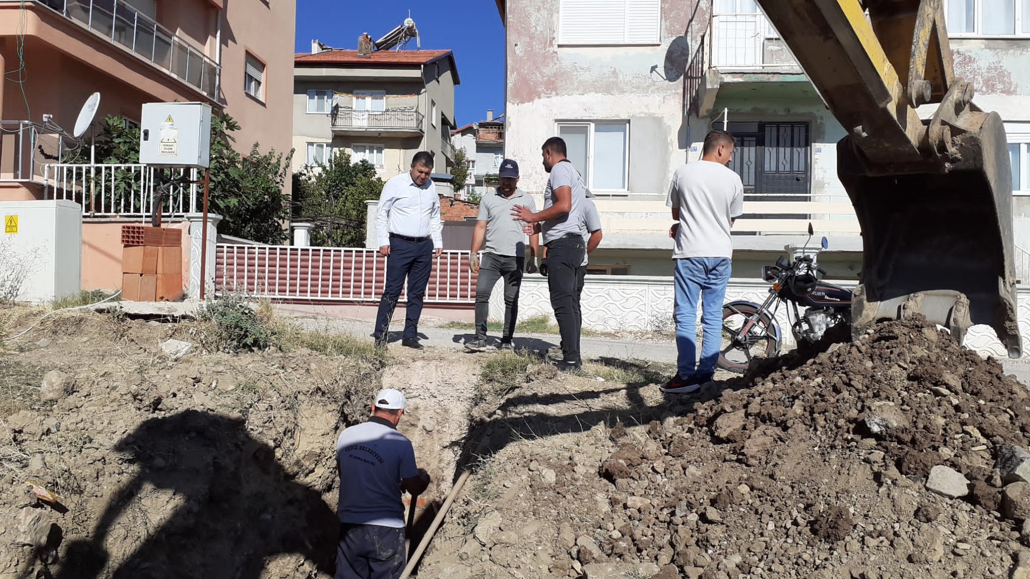 Gediz Belediyesi’nden Devam Eden Yatırımlar: Şehir Adeta Şantiyeye Döndü
