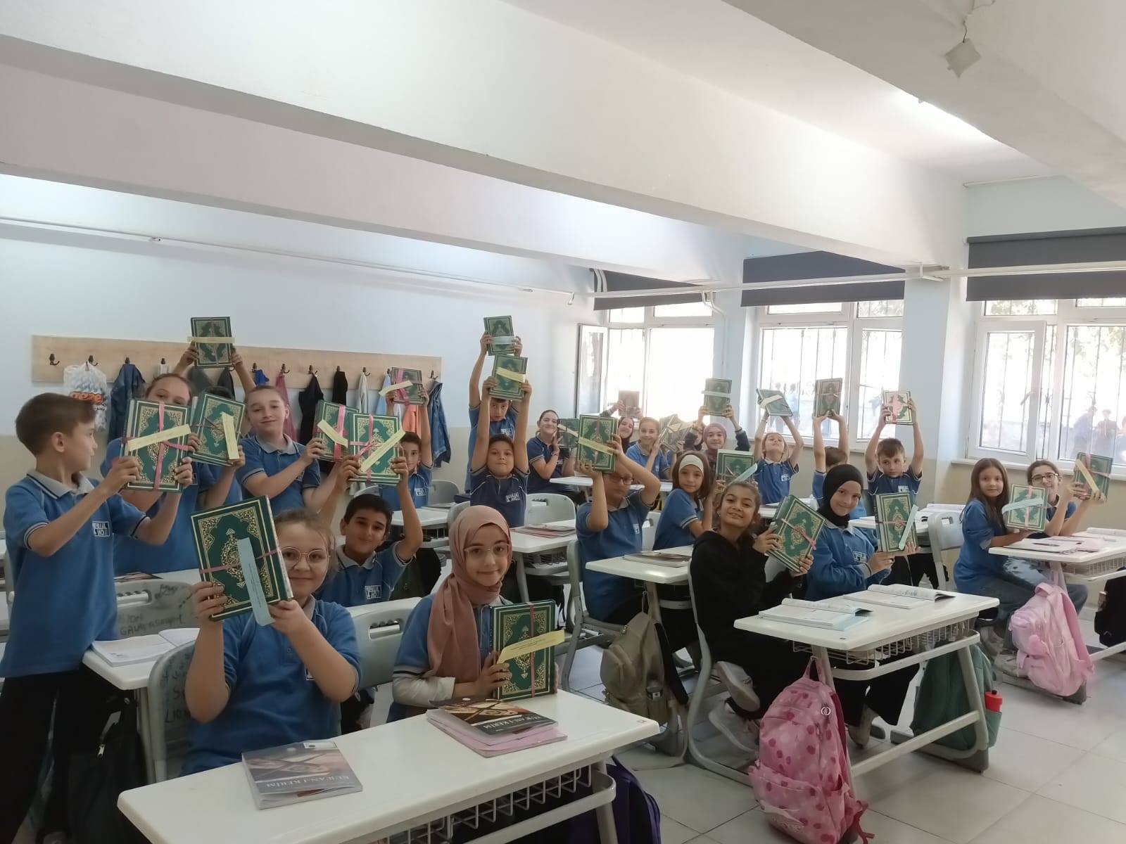 Gediz 1 Eylül Ortaokulu’nda 5. Sınıf Öğrencilerine Kur’an-ı Kerim Hediyesi