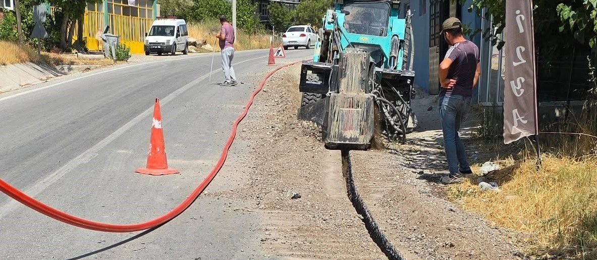 Eskigediz’de Fiber Altyapı Genişliyor: Hızlı İnternet Geliyor