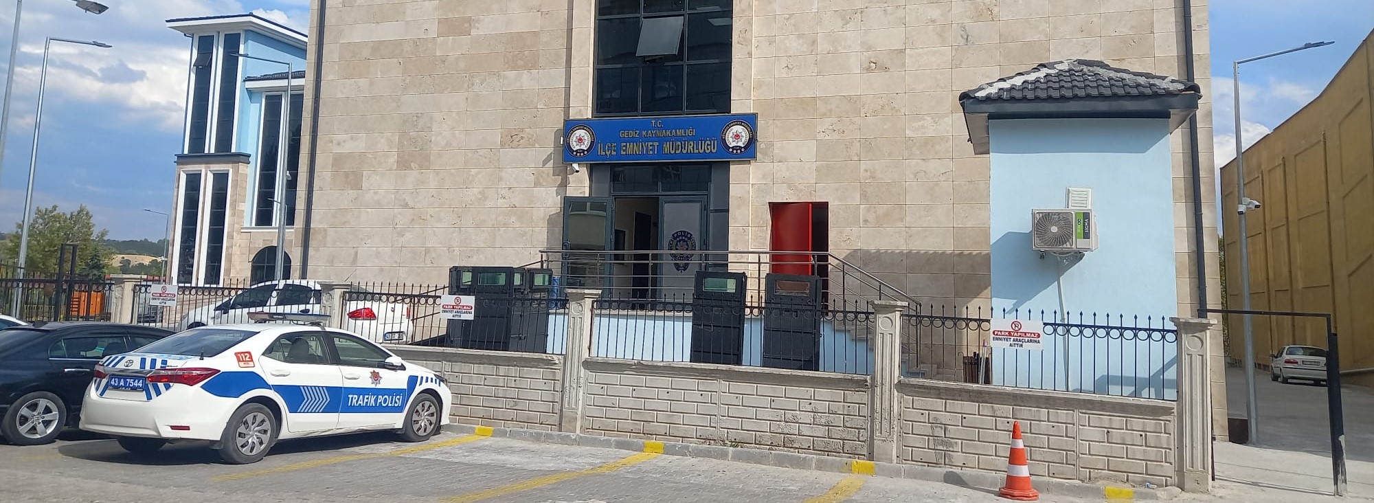 Gediz’de Okul Önlerinde Zehir Tuzağı Uyarısı: “Peçeteye Emdirilmiş Uyuşturucuya Dikkat”