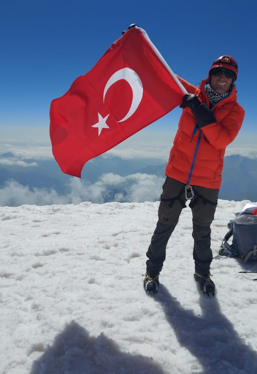 Gedizli Dağcı Hüseyin Aslan’dan Üç Zirve Birden: Türkiye ve Kafkasya’da Şanlı Başarı