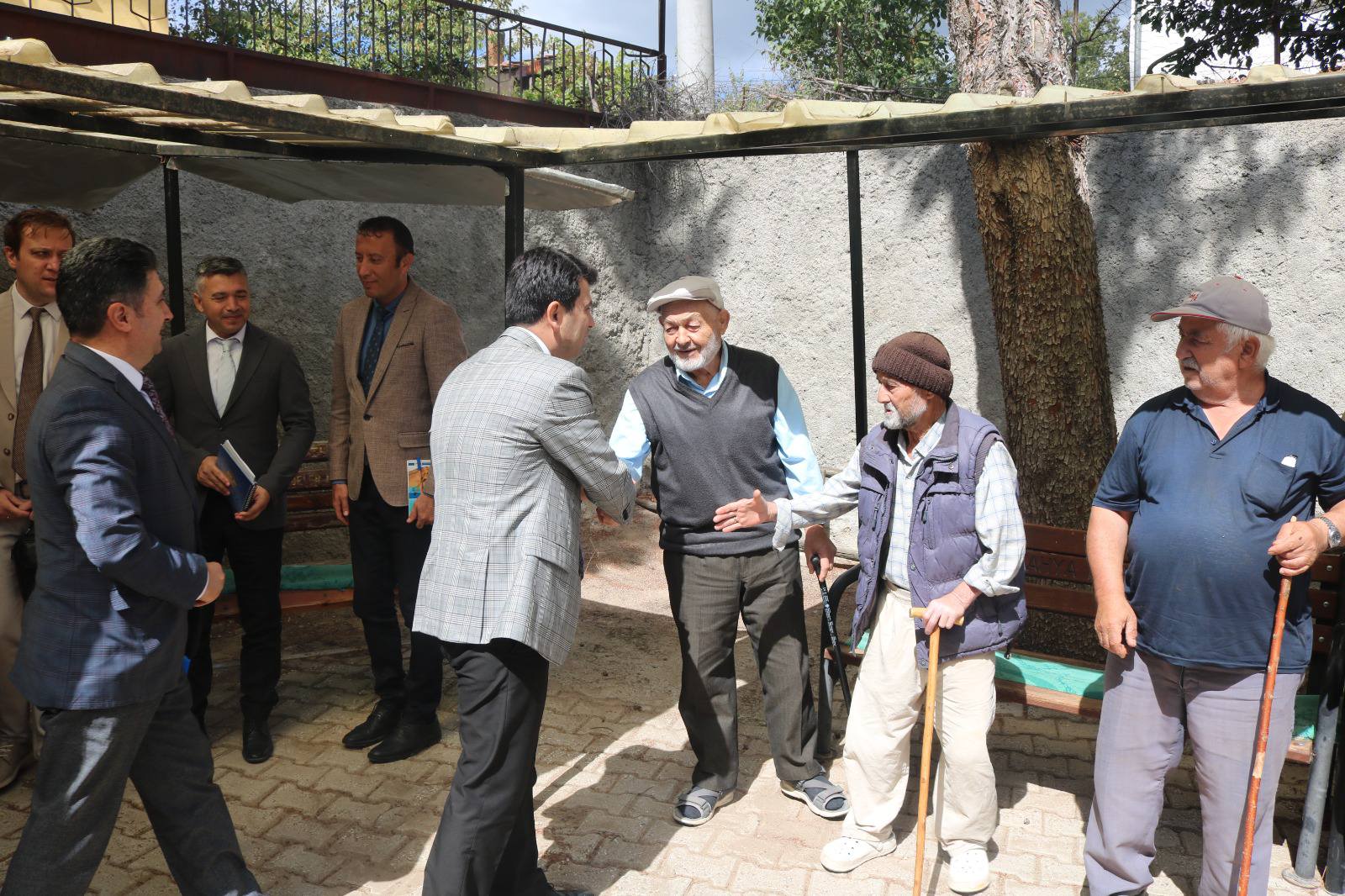 Gediz Kaymakamı Emrah Uzun, Köy Ziyaretlerine Devam Ediyor