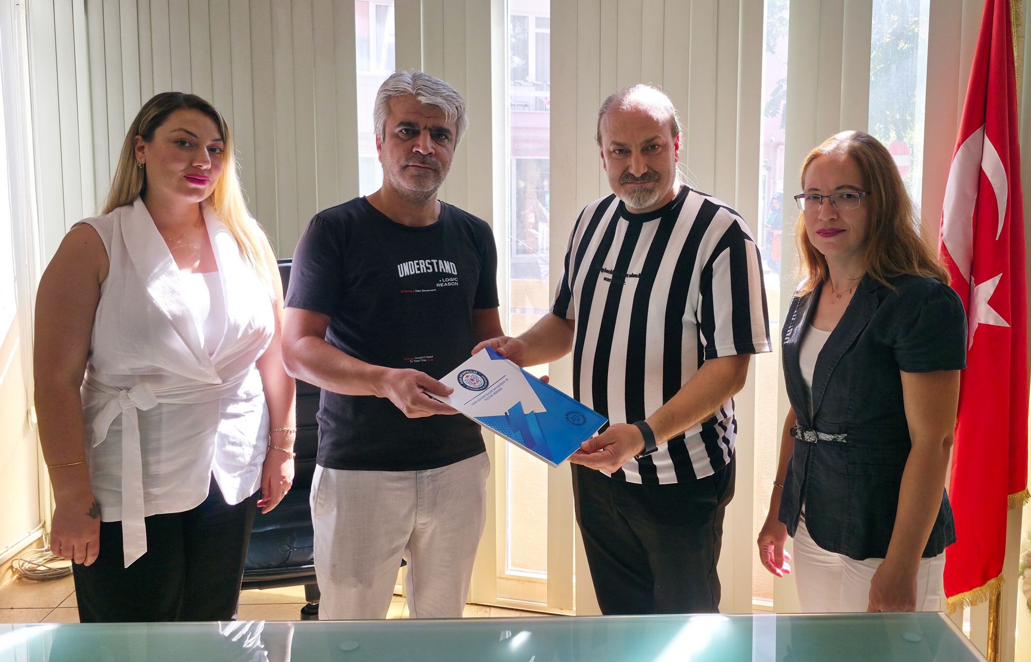 Uşak Kütahyalılar Derneği’nden Öğrencilere Büyük Kolaylık