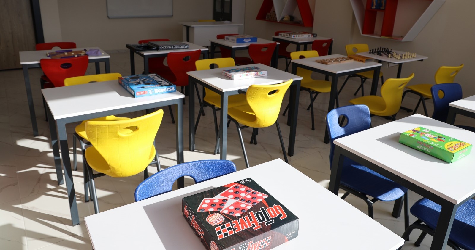 Gediz Belediyesi’nden Öğrencilere Zekâ Atölyesi Desteği