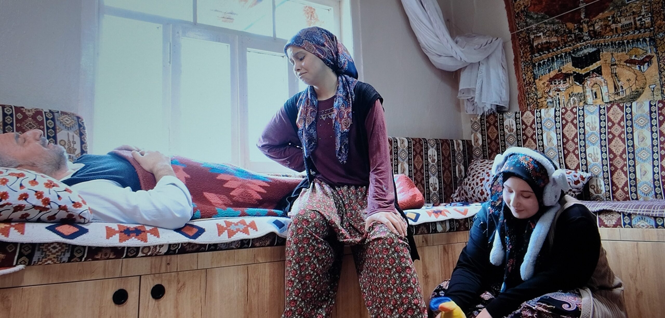 Gediz Belediyesi’nden Anlamlı Etkinlik: Kısa Film “Kırık Çerçeve” İzleyicilerle Buluşuyor