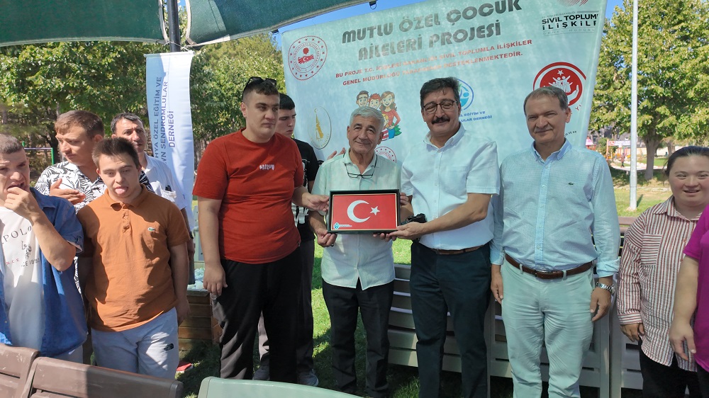 Gediz’de Özel Çocuklar ve Aileleri Piknikte Buluştu: Mutluluk ve Dayanışma Rüzgârı