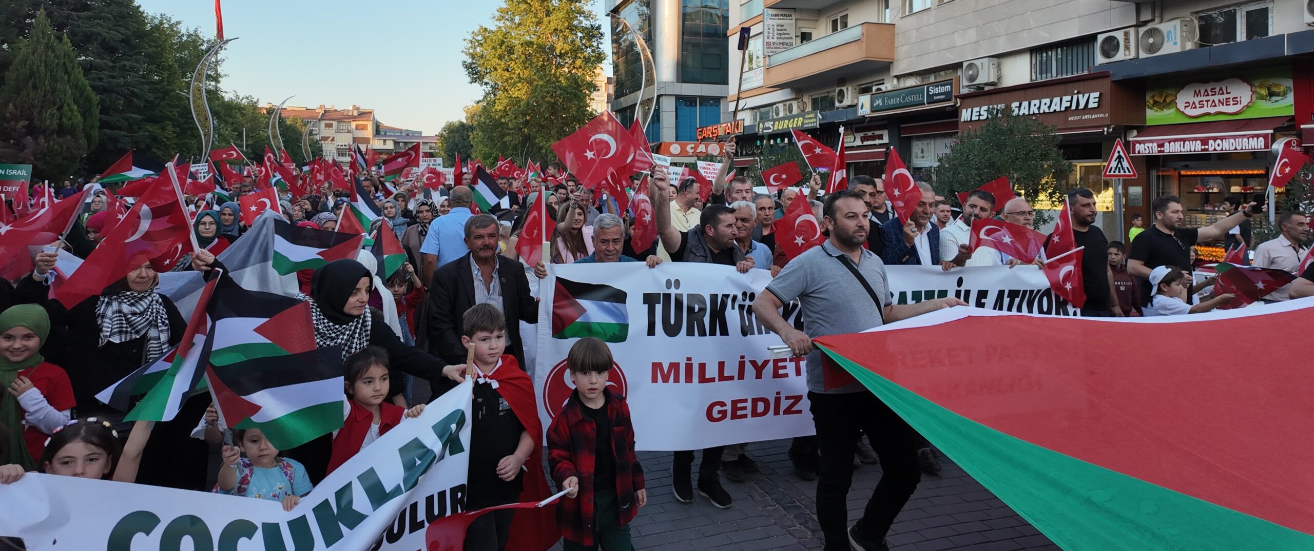 Gediz’de Filistin’e Destek Yürüyüşü: “Zulme Karşı Susmayacağız”