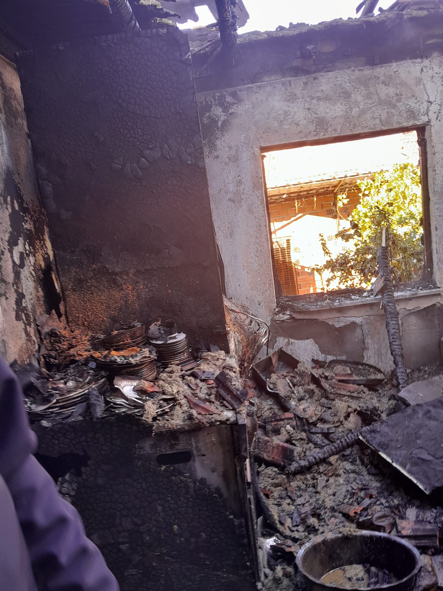 Gediz’de Korkutan Yangın: Muhipler Mahallesi’nde Bir Ev Kullanılamaz Hale Geldi