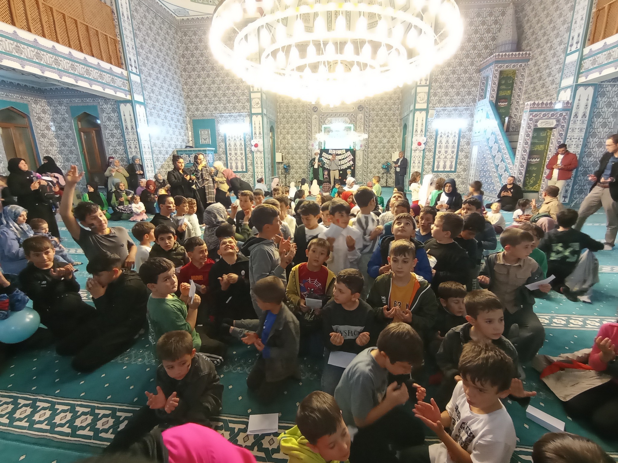 Gediz Serdar Camii’nde Çocuk Şenliği: Maneviyat ve Eğlence Birleşti