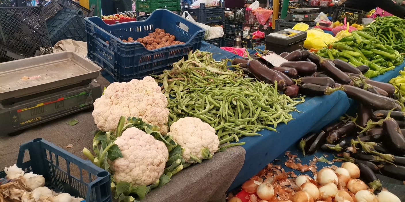 Gediz Pazarı’nda Kışlık Ürünler Cep Yakıyor: Brokoli ve Karnabahar Fiyatları Zirvede