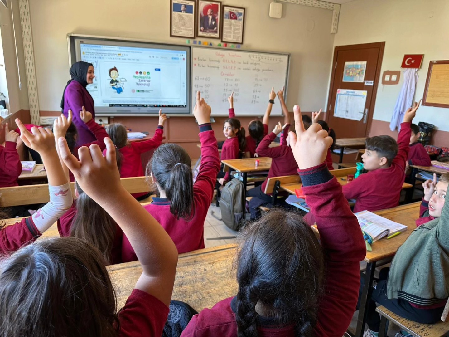 Gediz Sağlık Müdürlüğü’nden Okullara Kritik Eğitim: Akran Zorbalığı ve Medyanın Agresif Etkileri İncelendi