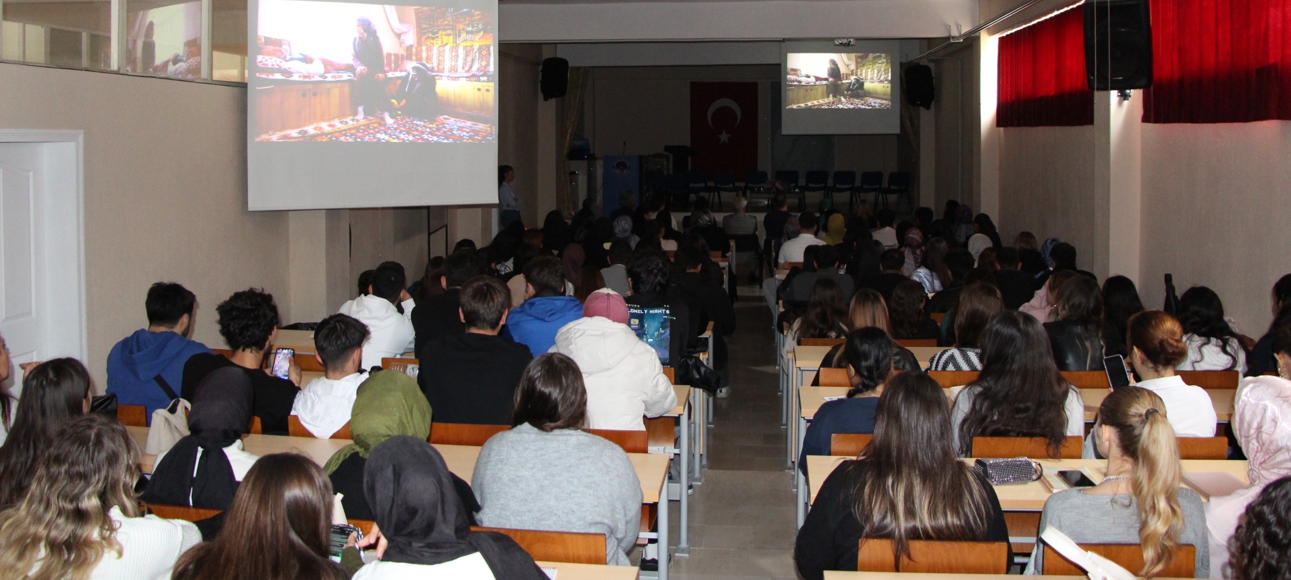 Gediz MYO’da “Kırık Çerçeve” Filmi Büyük İlgi Gördü