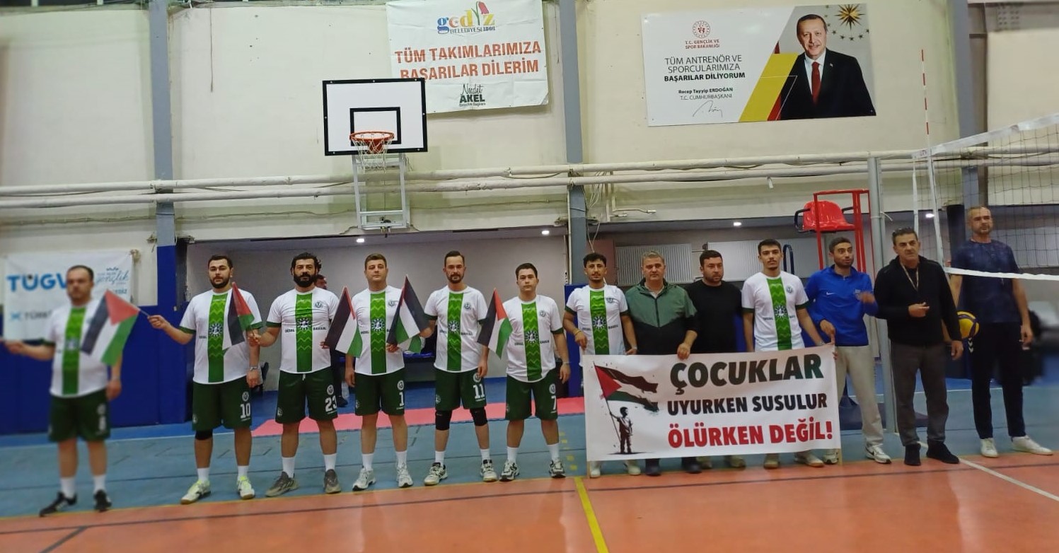 Cumhuriyet Kupası’nda Filistin Hassasiyeti: Erdal Bakkal Yeşilçayspor Sahaya Pankartla Çıktı