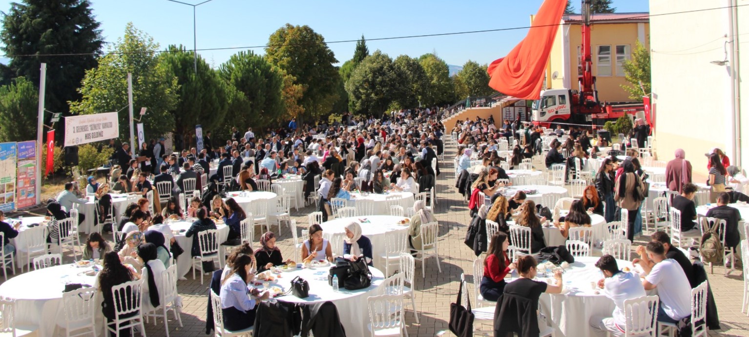 Gediz’de Rekor Katılımlı Açılış: 3. Geleneksel “Sizinleyiz” Kahvaltısı ile Akademik Yıl Başladı