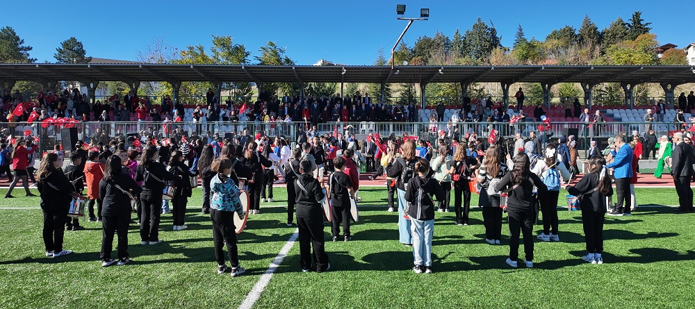 Gediz’de Cumhuriyet’in 102. Yılı Coşkusu: Kaymakam Uzun, “Küllerinden Yeniden Doğuşu Simgeleyen Cumhuriyetimizi Yaşatacağız”