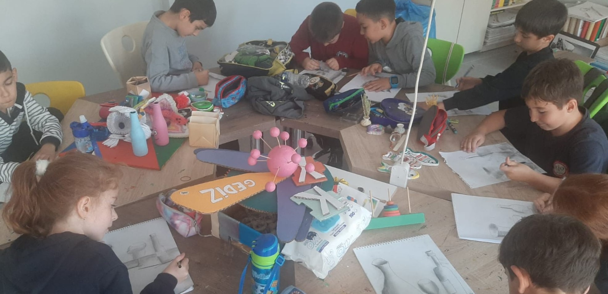 Gediz İlçe Milli Eğitim Müdürü Recep Aydın, Eğitimde Tempoyu Artırıyor: “Kendin Yap Atölyesini Ziyaret Etti