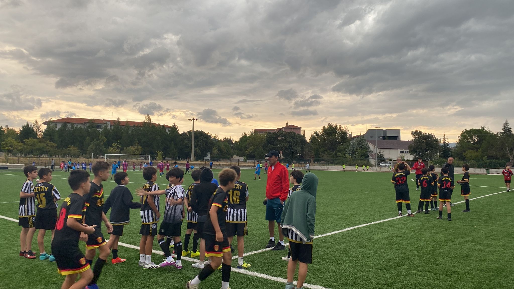 Gediz’de Atatürk’ü Anma U12 Futbol Turnuvası Başlıyor: 6 Şehirden 10 Takım Sahada