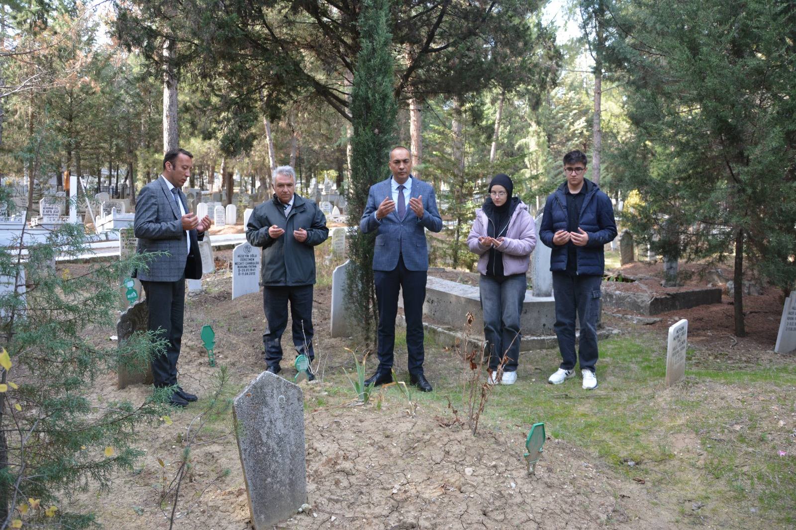 Vefa Borcu Ödendi: Öğretmenler Gününde Ebediyete İntikal Eden Öğretmen Anıldı