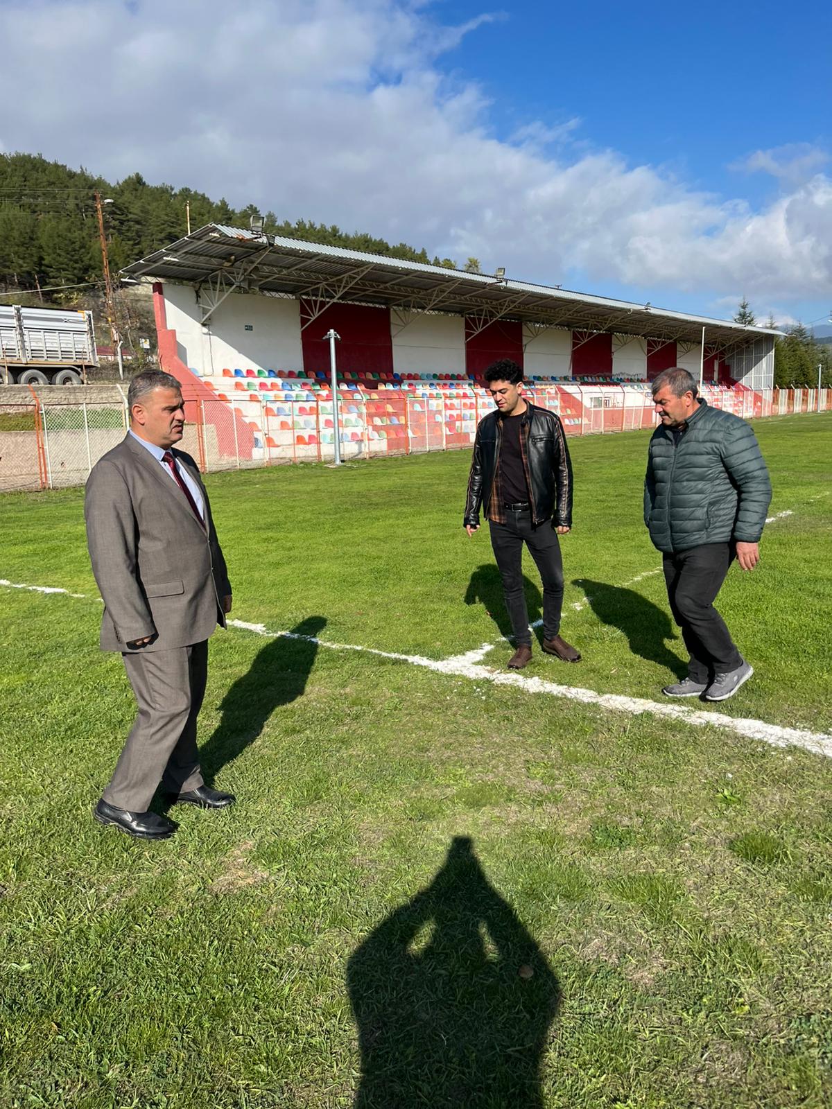 Eskigediz Futbol Sahası Amatör Kümeden “Geçer Not” Aldı: Yapılacak İyileştirmeler Değerlendirildi