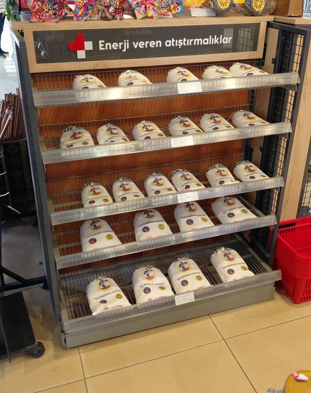 Gediz Tarhanası Artık Türkiye Yollarında! Kadın Kooperatifinin Ürünü 4 Farklı Dinlenme Tesisinde Satışta