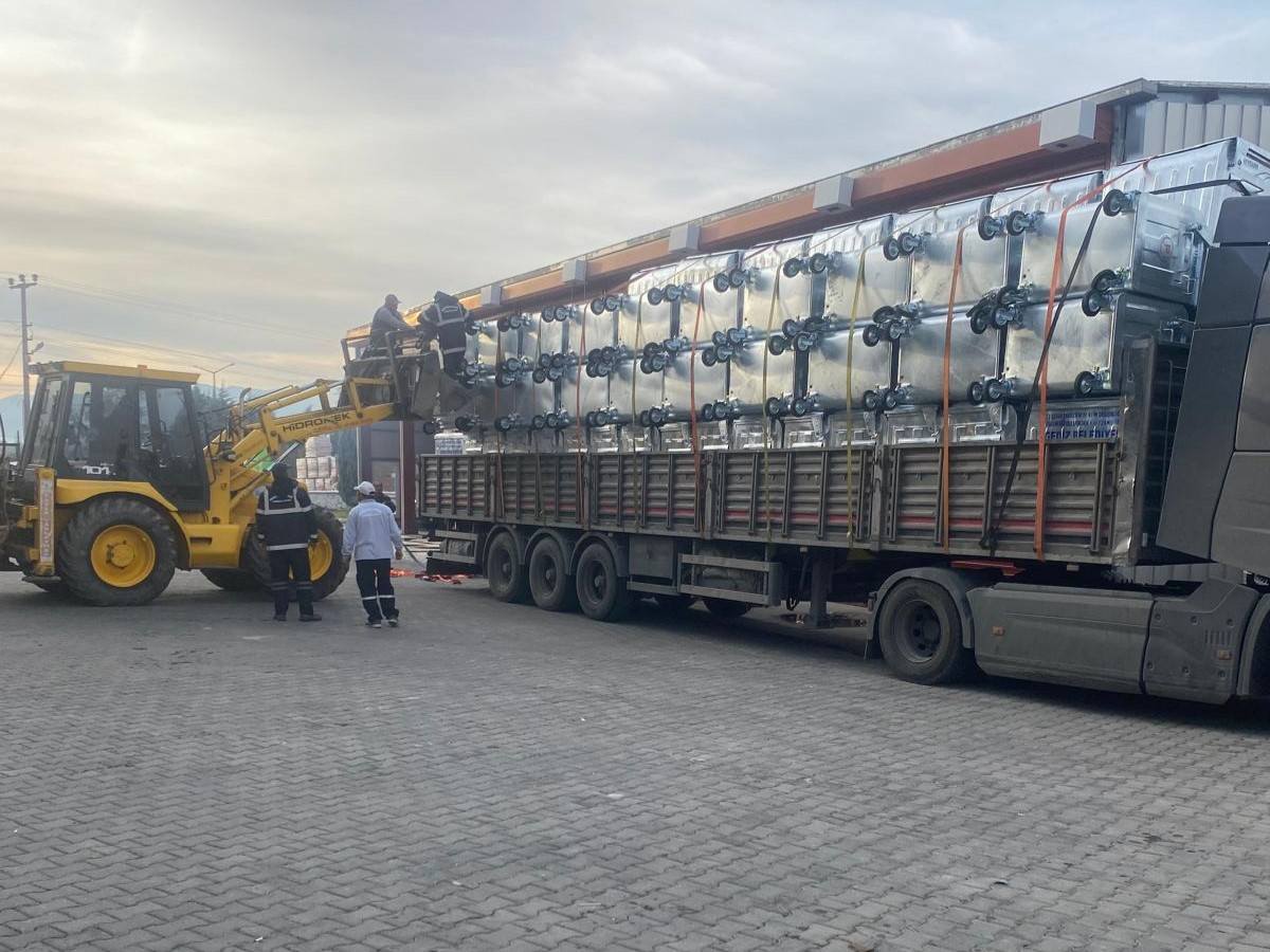 Gediz’e Çevre ve Şehircilik Bakanlığı’ndan Çöp Konteyneri Desteği