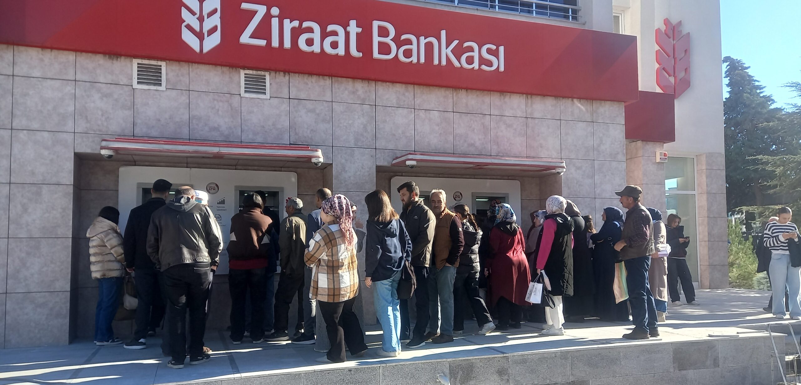 Gediz Halk Pazarında ATM Çilesi
