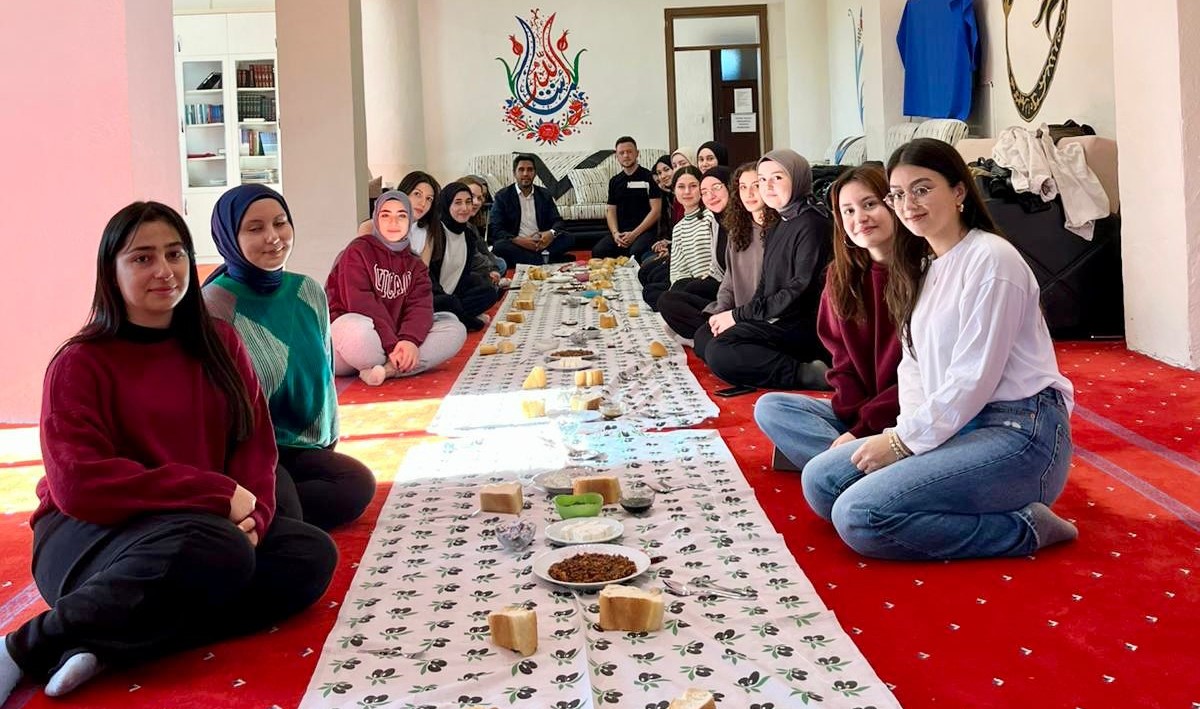 Gediz Müftülüğü ve MYO İşbirliğinde Gençlere Yönelik Kahvaltı Etkinliği