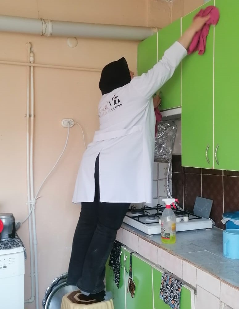 Gediz Belediyesi’nden “Evde Temizlik Hizmeti” Tam Gaz Devam Ediyor