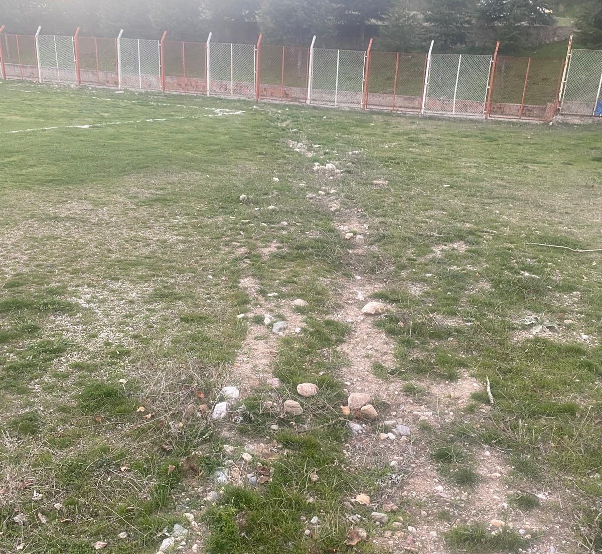 Gediz Eskigediz Sahası Tehlike Saçıyor: Kulüp Başkanı Yakup Özalp’ten Sert Serzeniş