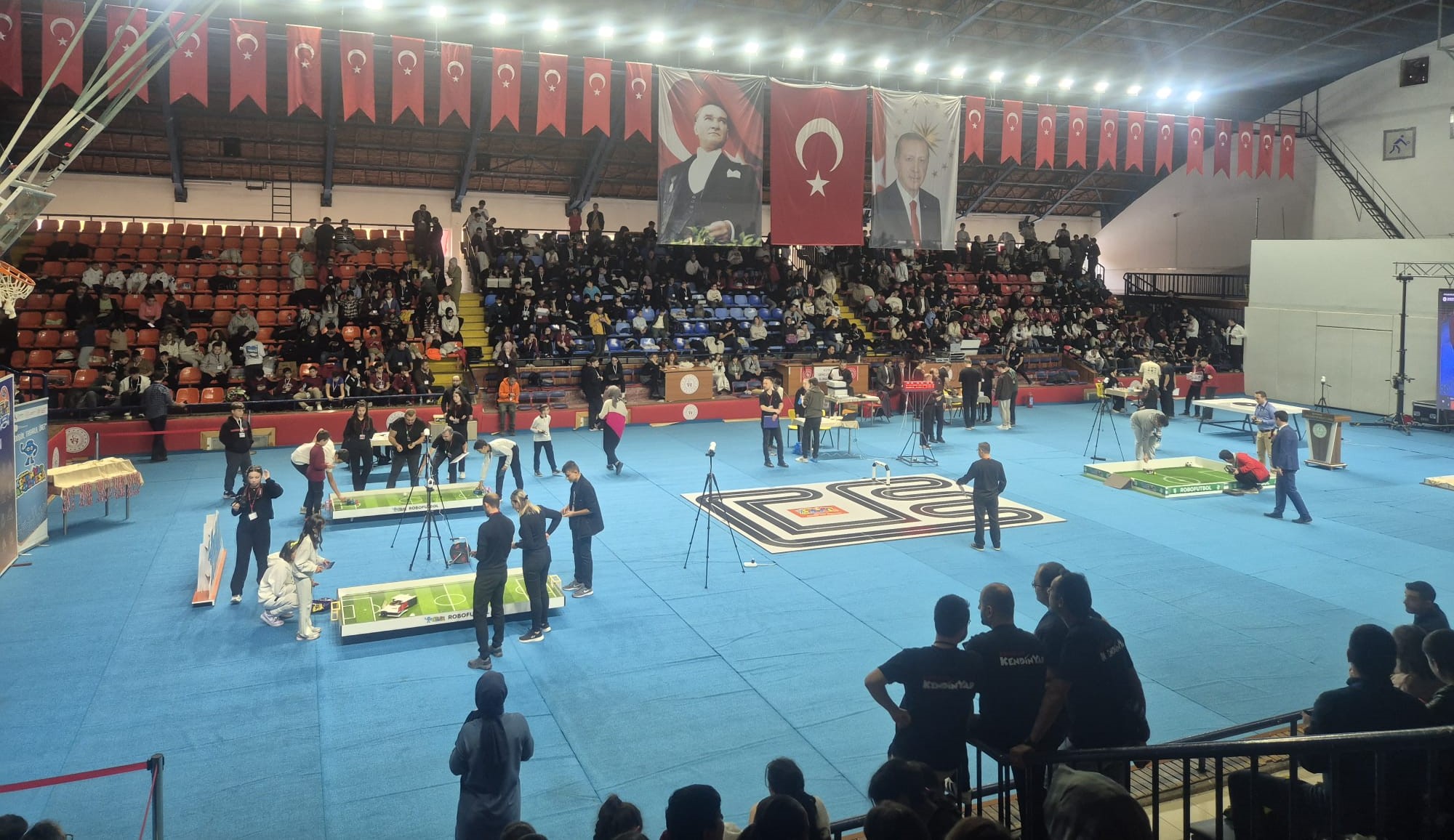 Gedizli Öğrenciler Ulusal Robot Yarışmasında Zirvede!