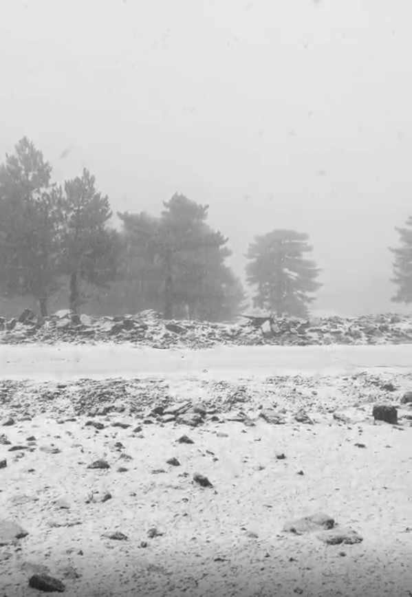 Gediz’in İki Zirvesi Beyaza Büründü: Murat Dağı ve Akdağ’a Kar Yağdı, Çiftçinin Yüzü Güldü