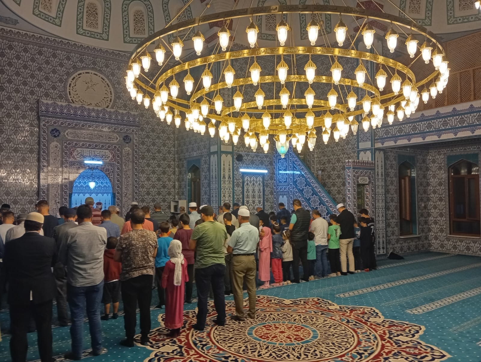 Cami Adabı ve Çocuklar: Huzurun Korunması İçin Velilere Önemli Çağrı